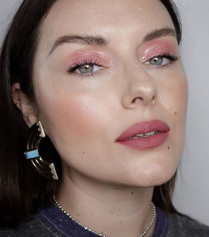 Glam Up Your Makeup with Glossy Lids pink lids