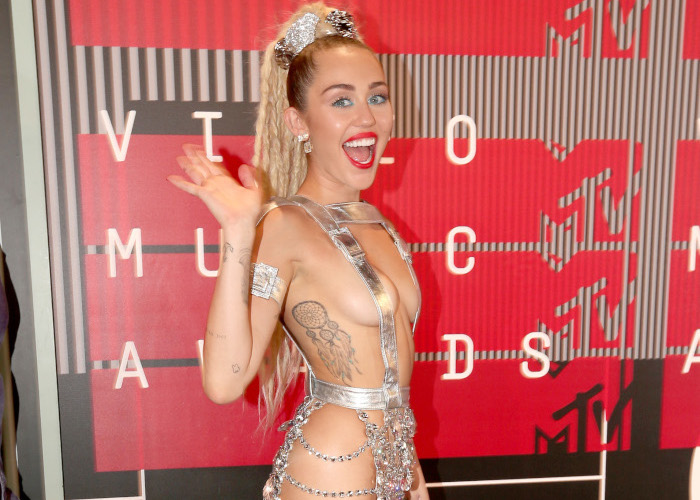 15-Times-Celebrities-Were-Almost-Naked-on-The-Red-Carpet-Miley-Cyrus