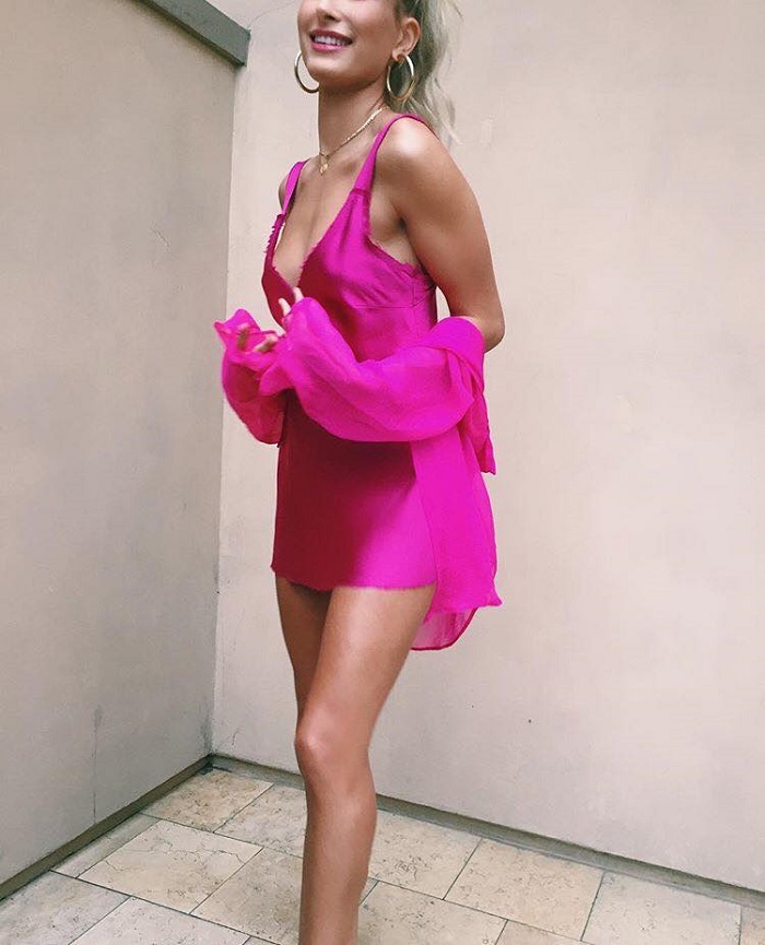 Sexy-Neon-Outfits-Are-The-Latest-Celeb-Trend-Hailey Baldwin