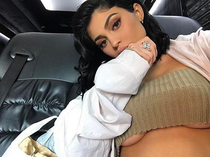 Sexiest-Underboob-Moments-Delivered-By-Celebs-kylie jenner