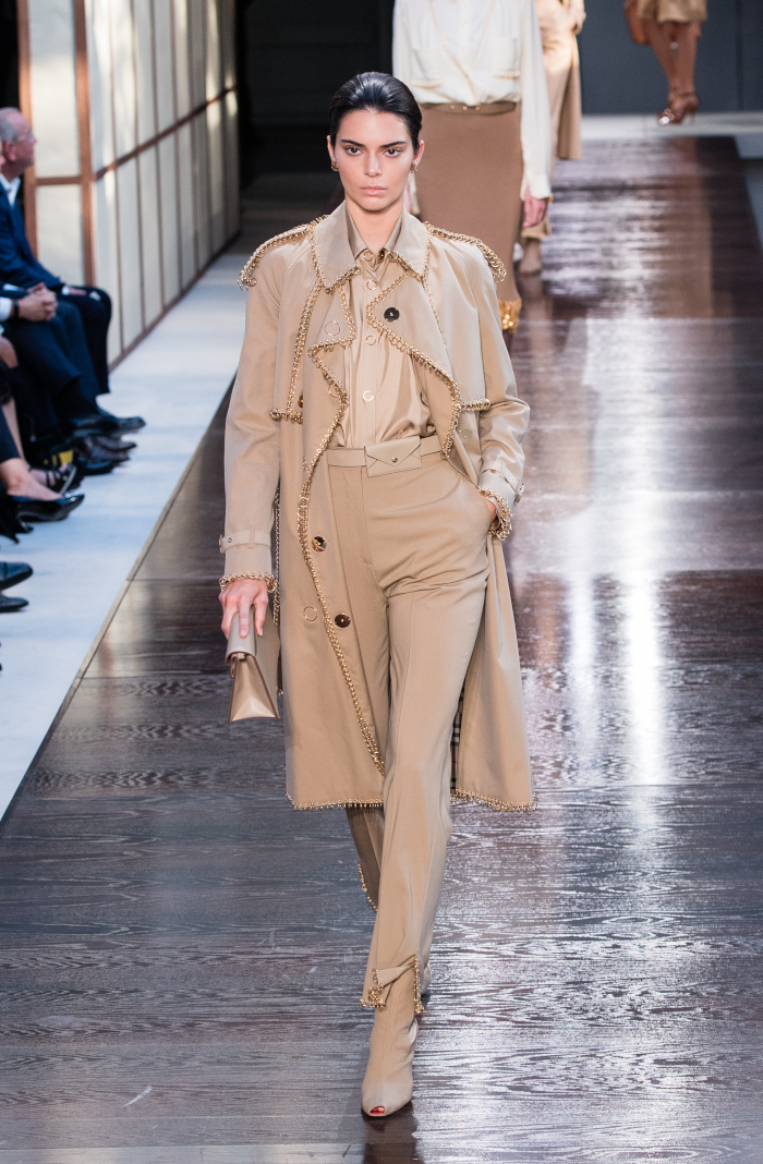 The-Biggest-Highlights-From-LFW-You-Dont-Want-To-Miss-Kendall-Jenner-walking-for-Burberry