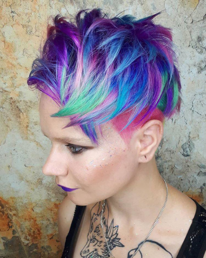 Short-Haircuts-for-Thin-Hair-That-You-Will-Love-colorful-pixie-cut