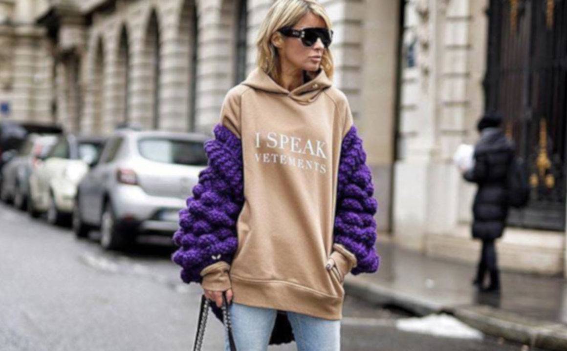 Go-From-Casual-to-Chic-in-a-Sweatshirt-oversized-sweatshirt-chunky-sweater-and-jeans1