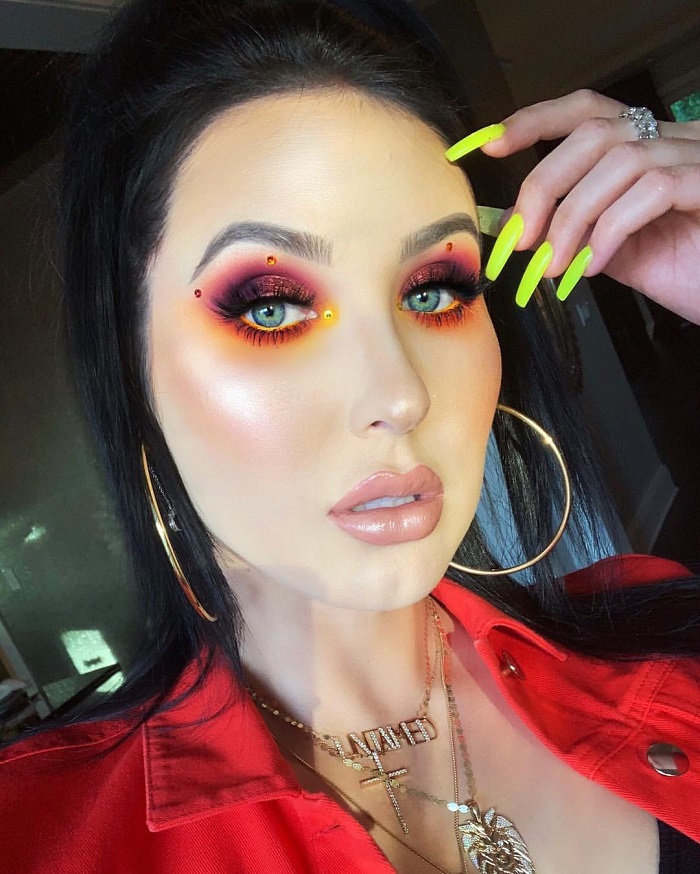 Gorgeous-Makeup-Looks-To-Flaunt-For-Thanksgiving-orange yellow makeup