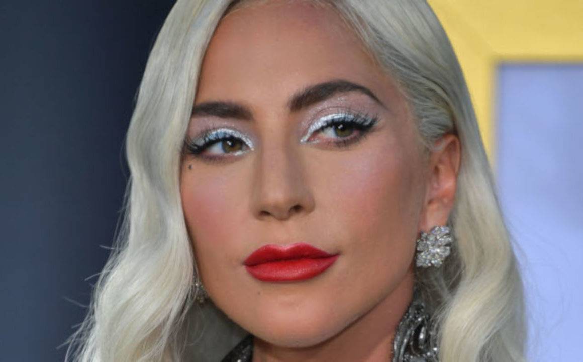 Lady-Gaga-Beauty-Looks-You-Can-Totally-Pull-off-silver-makeup-and-red-lips