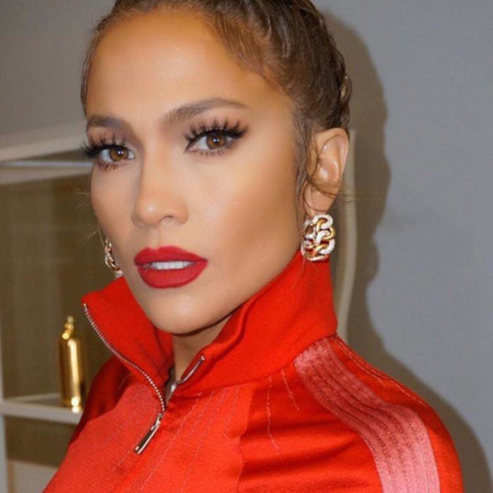 The-Prettiest-Celeb-Makeup-Looks-To-Steal-For-The-Holidays-Jennifer-Lopez