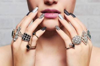 How-to-Choose-The-Best-Jewelry-For-Your-Skin-Tone-woman-wearing-rings