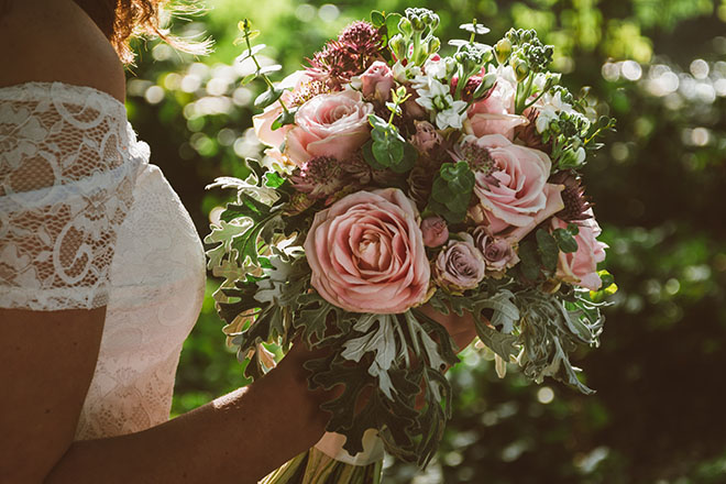 How-to-Organize-a-Boho-Chic-Wedding-bridal-bouquet