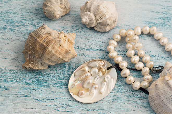 7-Hot-Trends-to-Try-Out-This-Summer-pearls-and-shell-jewelry