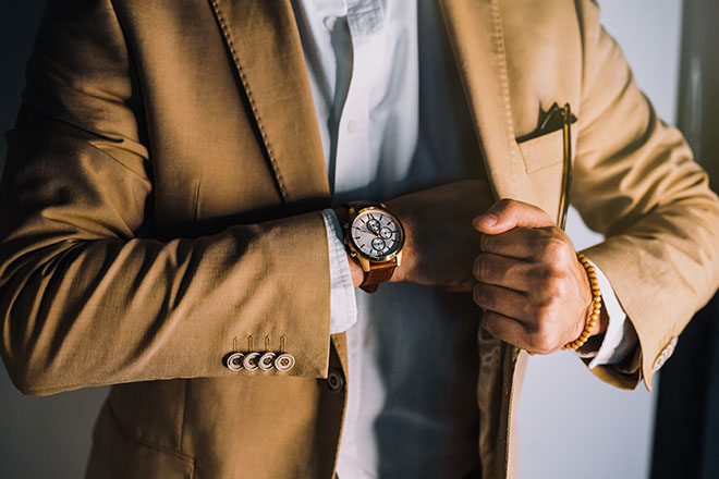 What-Men-Should-Wear-in-Ibiza-2019-button-up-shirt-and-watch