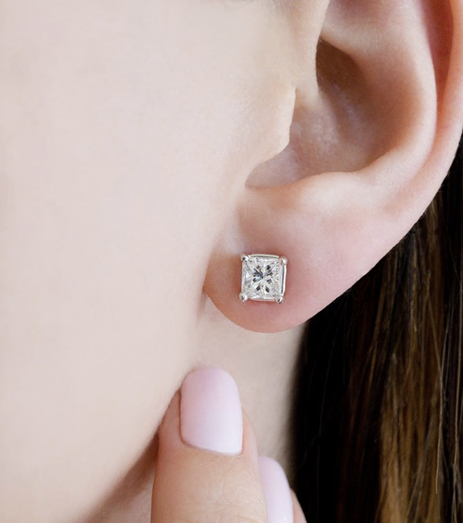 How-to-Buy-a-Diamond-princess-cut-studs-earrings