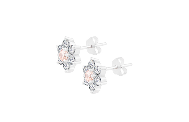 How-to-Choose-Diamond-Stud-Earrings-flower-shaped-stud