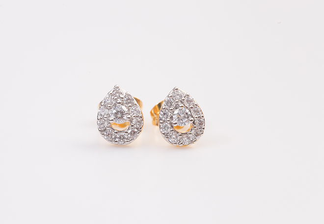 How to Choose Diamond Stud Earrings