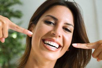 how-to-make-your-teeth-whiter-naturally-main-image