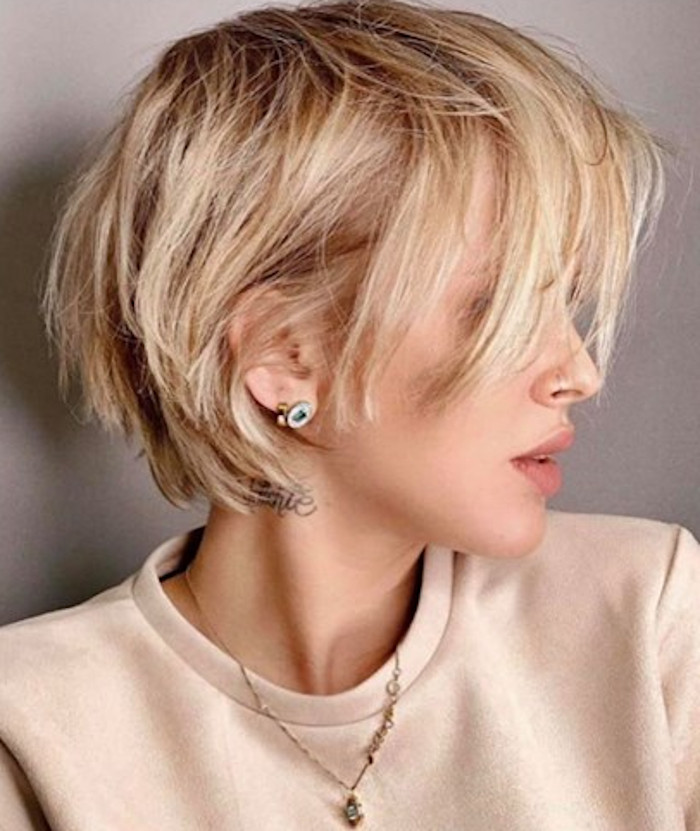 Chic & Flattering Short Hairstyles For Thin Hair | Fashionisers©