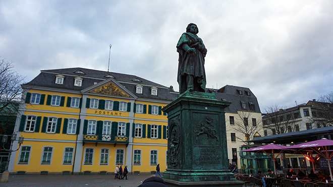 interesting-facts-you-dont-konw-about-beethoven-viva-glam-beethoven-statue-bonn