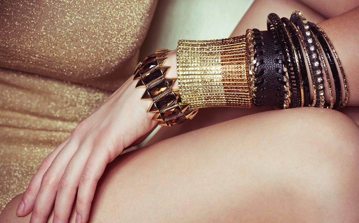 How-to-Accessorize-Your-Bracelets-main-image-woman-in-gold-dress-and-bracelets