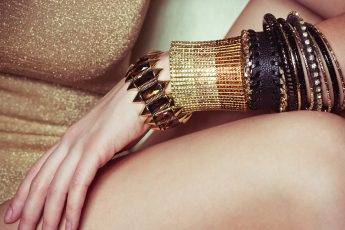 How-to-Accessorize-Your-Bracelets-main-image-woman-in-gold-dress-and-bracelets