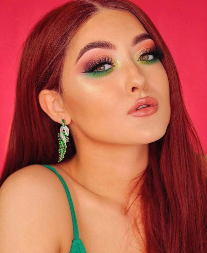tropical emerald green makeup looks for summer