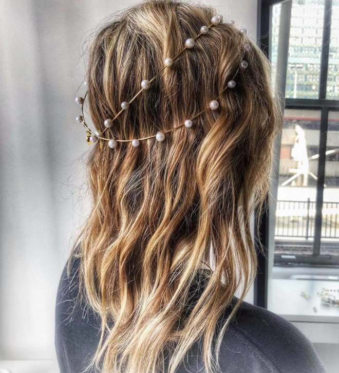 fresh ways to style your beachy waves this summer