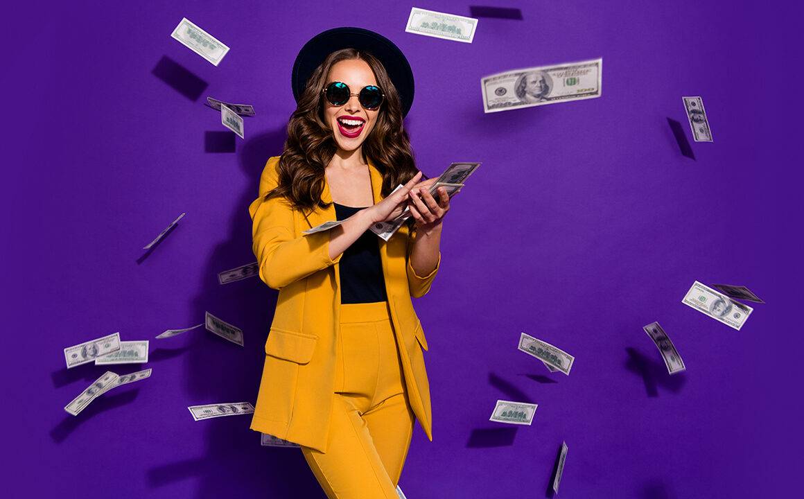 glam-up-for-a-night-at-the-casino-main-image-woman-in-yellow-suit-with-cash