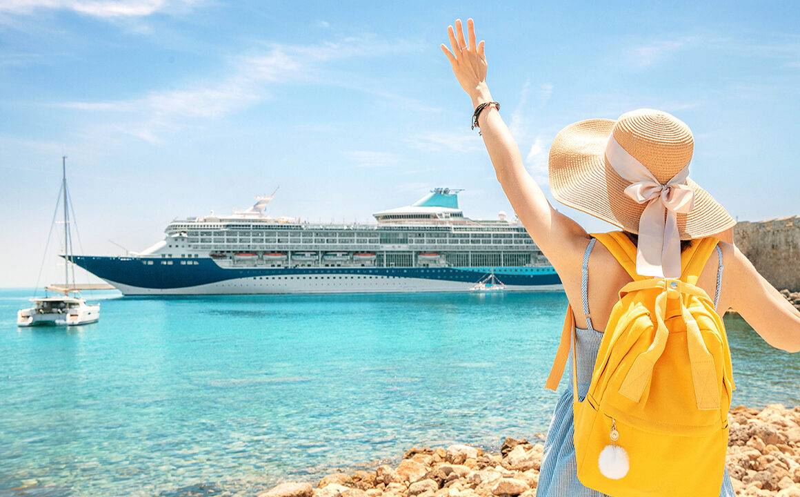 easy-and-stylish-ways-to-wear-your-hair-wen-traveling-woman-waving-at-cruise-ship
