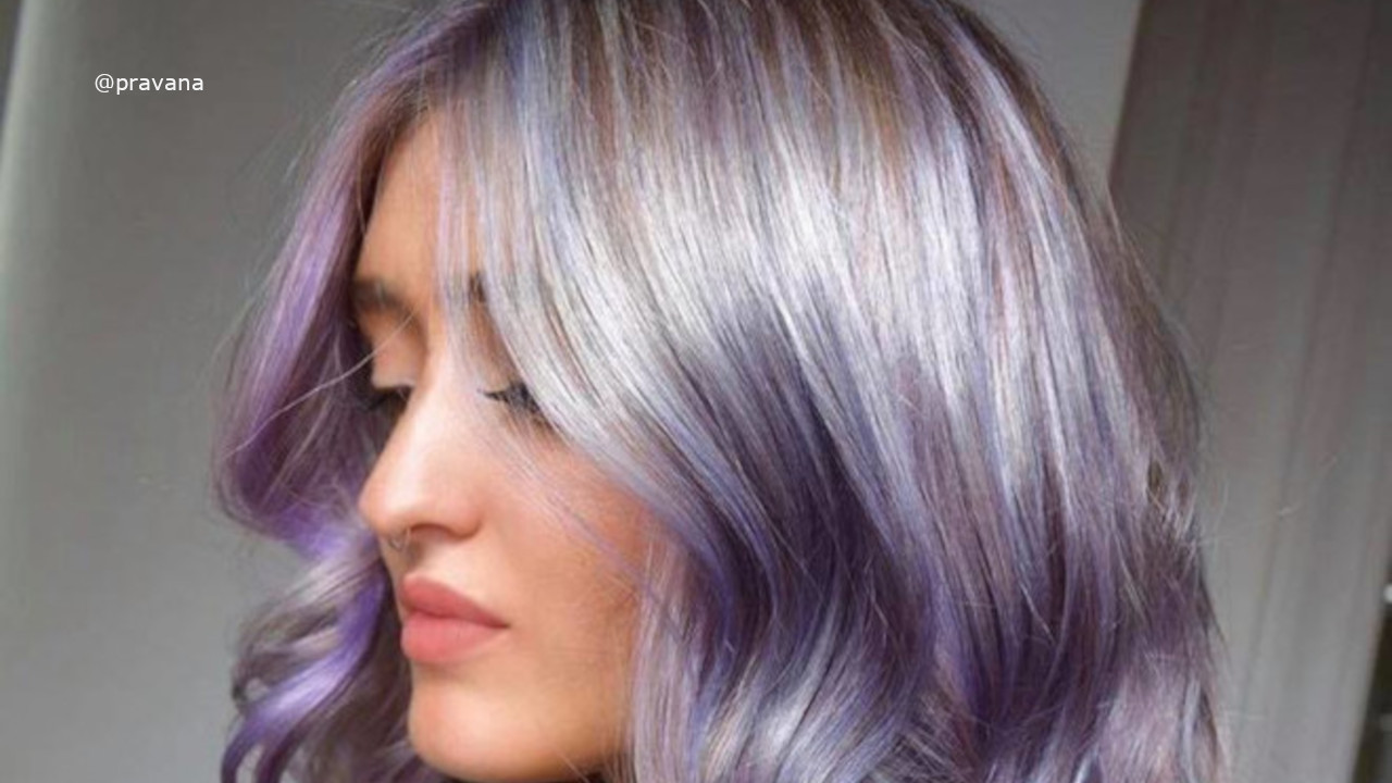 Try the Titanium Silver Hair Color Trend For an Icy Look This Fall |  Fashionisers©