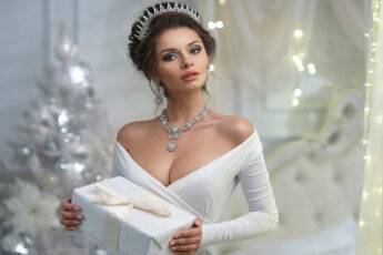 wedding-upgrades-that-wont-break-the-bank-beautiful-bride-in-tiara