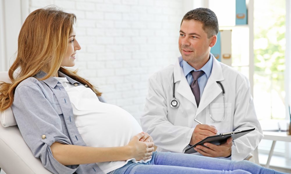 dress-comfortable-while-pregnant-pregnancy-woman-pregnant-at-doctors-office