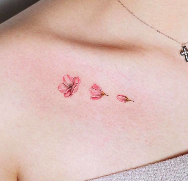 mesmerizing flower tattoos for women