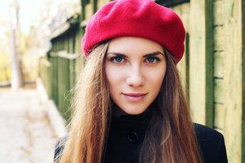 what-you-should-know-about-your-thyroid-health-information-woman-in-beret-looking-at-camera