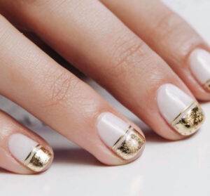 gold nails are perfect for the holiday season