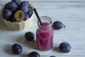 nutritional-drinks-for-the-elderly-berry-juice-delicious