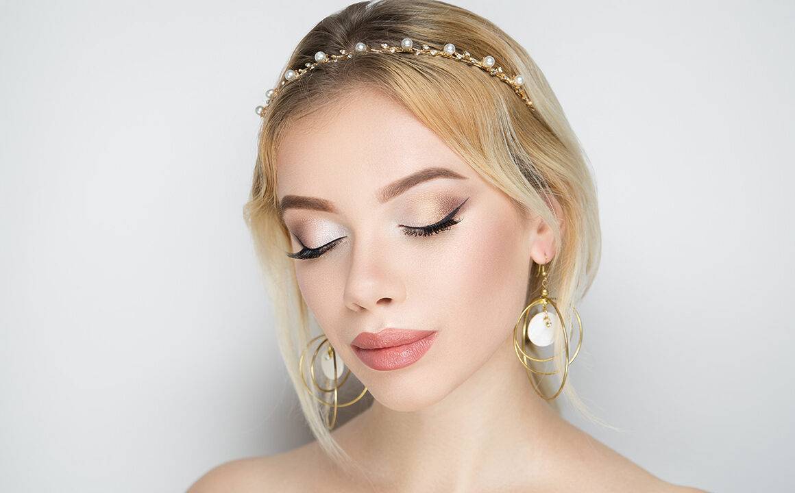 prom-beauty-tips-to-take-into-account-girl-with-makeup-and-head-piece-for-prom
