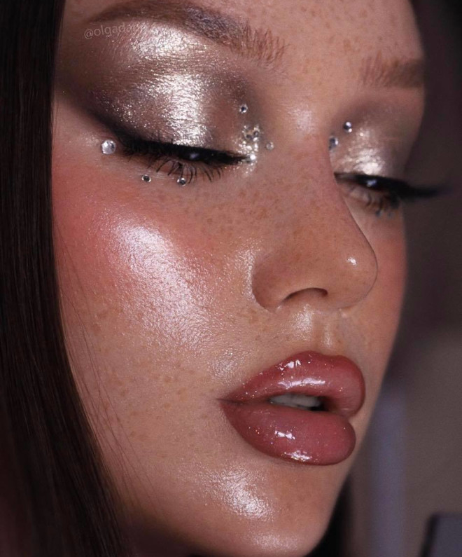 light up your 2021 with the gemstone makeup trend