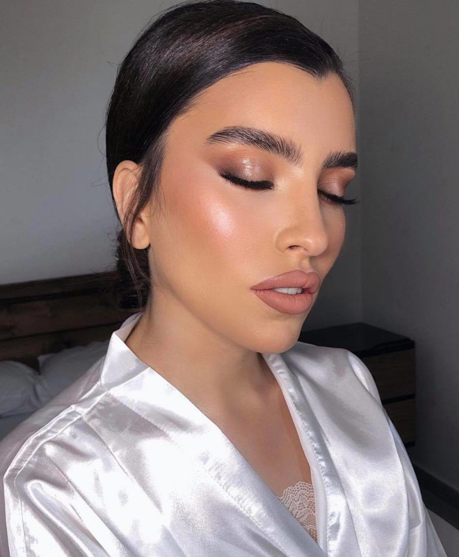 soft glam makeup looks that even minimalists will love