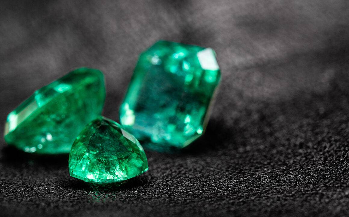 style-gemstones-like-celebrities-beautiful-emeralds