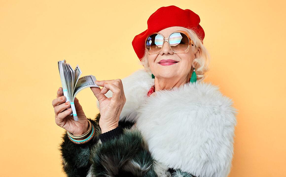 bingo-retro-sleek-modernity-woman-with-money-looking-hip