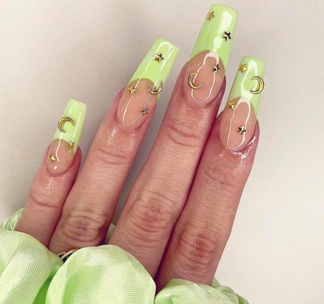 attention nail junkies - green nails are in for spring