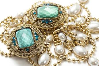 beautiful-blue-and-gold-jewelry-how-to-buy-jewelry-at-auction
