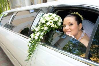 prepare-the-night-before-your-wedding-bride-in-limo