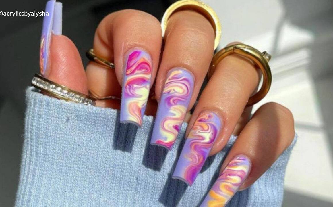 Swirl Nails is the 60s-Inspired Nail Art Trend That Will Turn You Into a Retro Diva