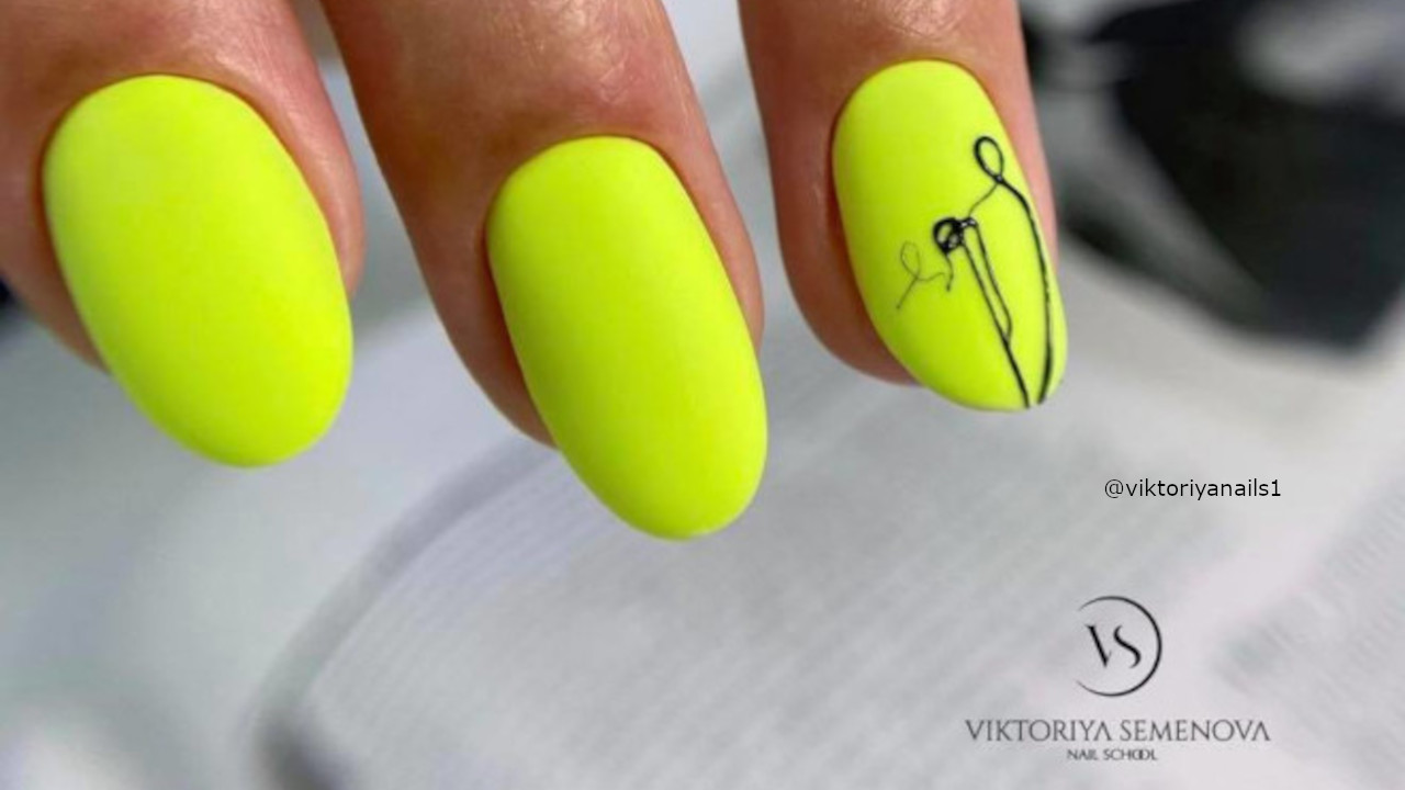 Neon Nails Are Here to Bolden Up Your Look for Spring | Fashionisers©