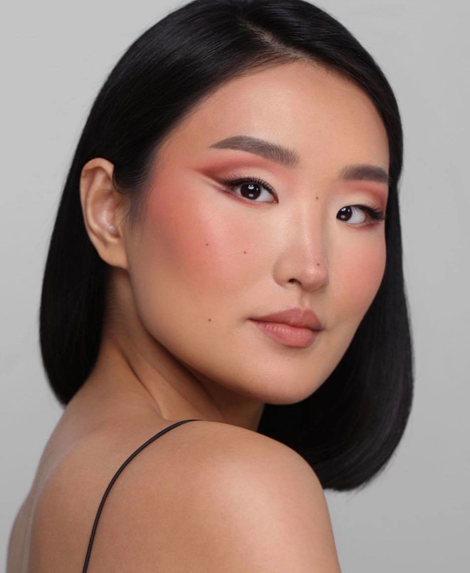 the double wing makeup trend Is here to make your eyes pop