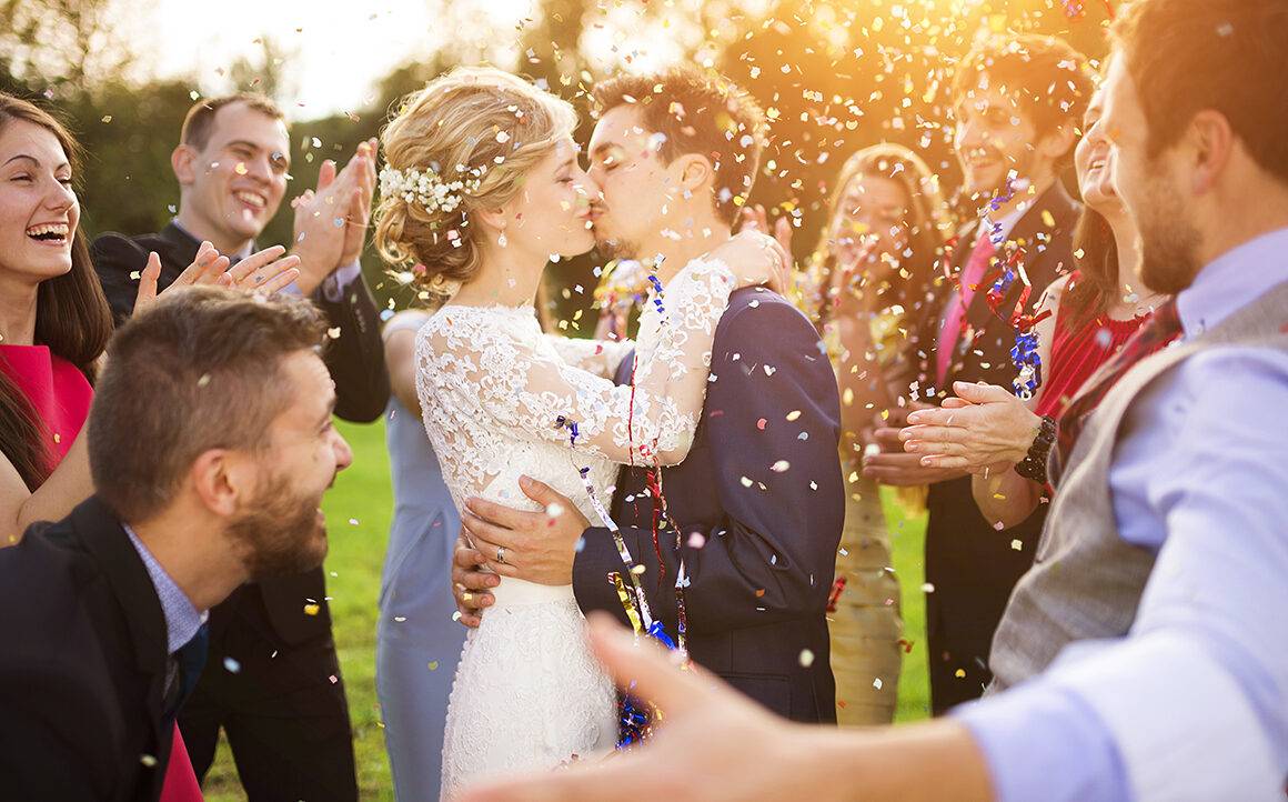 trendiest-wedding-styles-for-2021-happy-couple-wedding-kissing