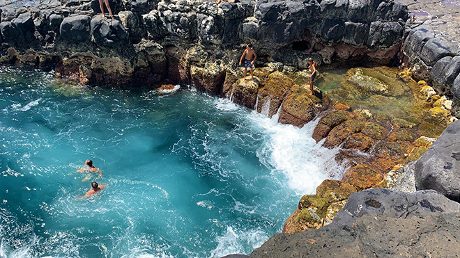 kauai-adventure-destination-beautiful-jungle-nature-travel-traveling-queens-bath
