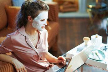 woman-shopping-skincare-on-computer