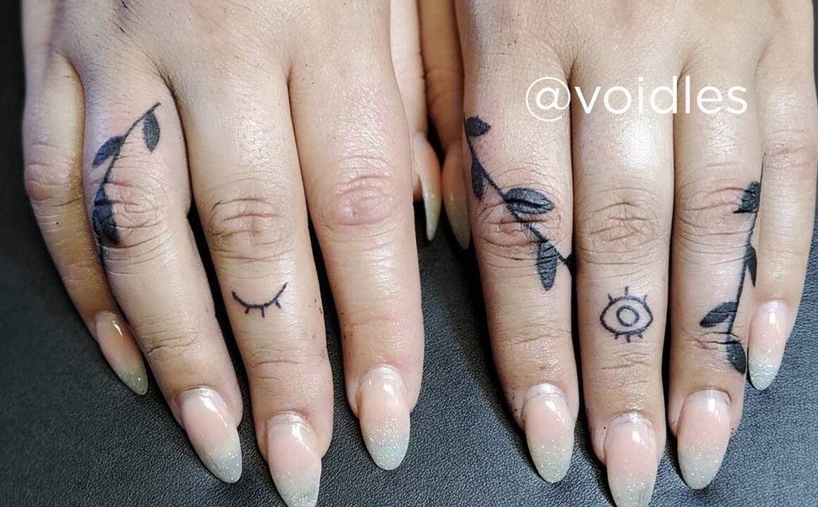 tantalizing-small-finger-tattoos-fashionisers-main-image-voidles