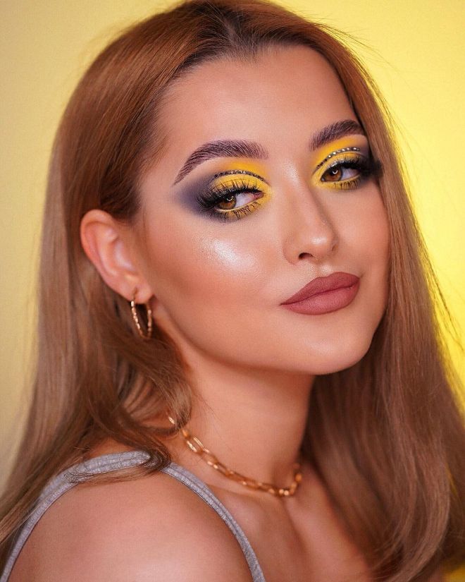 The Hottest Makeup Looks that Showcase Pantone's 2 Colors of the Year 2021 Ultimate Gray And Illuminating Yellow