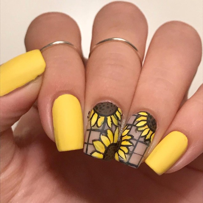 Brighten Your Day with These Refreshing Yellow Nail Art Designs